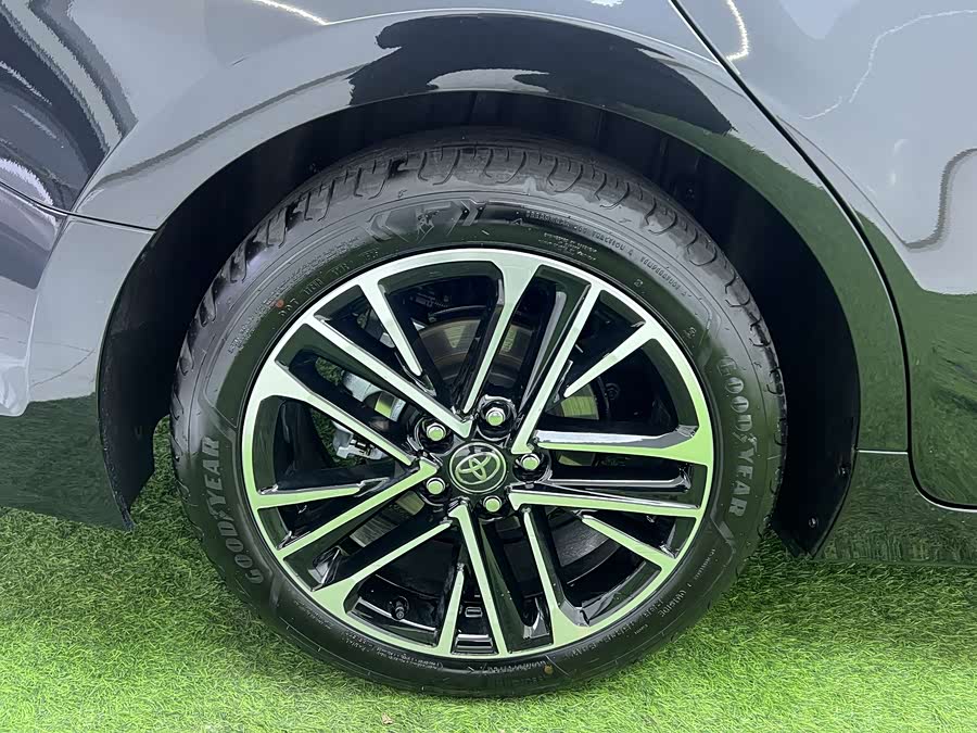 Toyota Camry 2025 car image #17