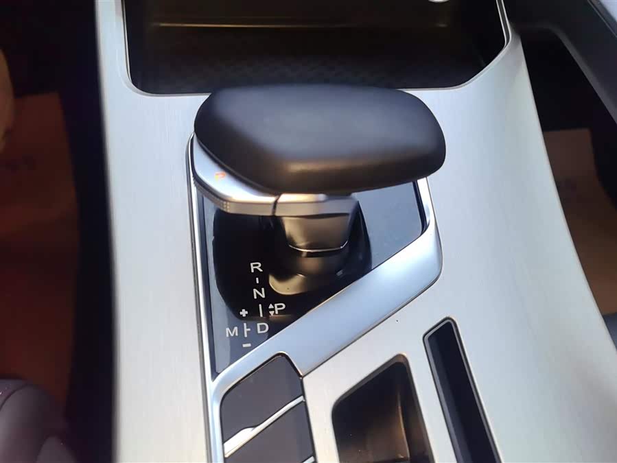GEELY Coolray 2024 car image #17