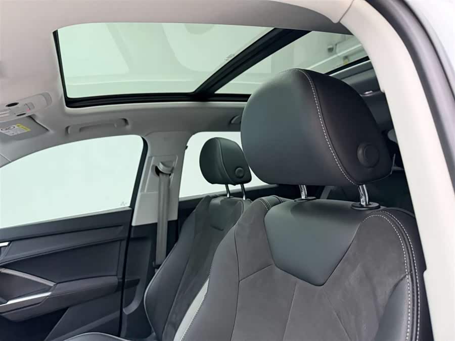 Audi Q3 2022 car image #17