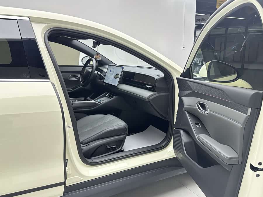 BYD Qin L 2025 car image #17