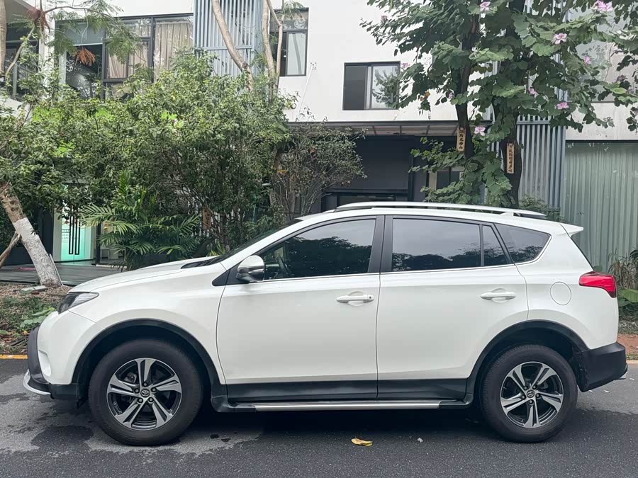 Toyota RAV4 2015 car image #17