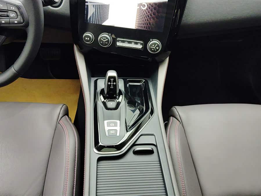 Lynk & Co 02 2020 car image #17