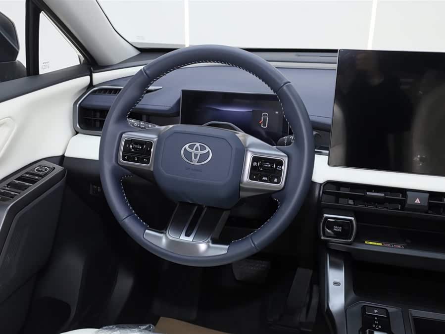 Toyota RAV4 2026 car image #17