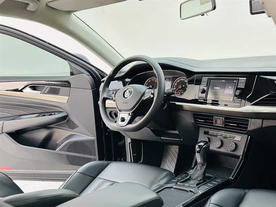 Volkswagen Passat 2020 изображение автомобиля #17