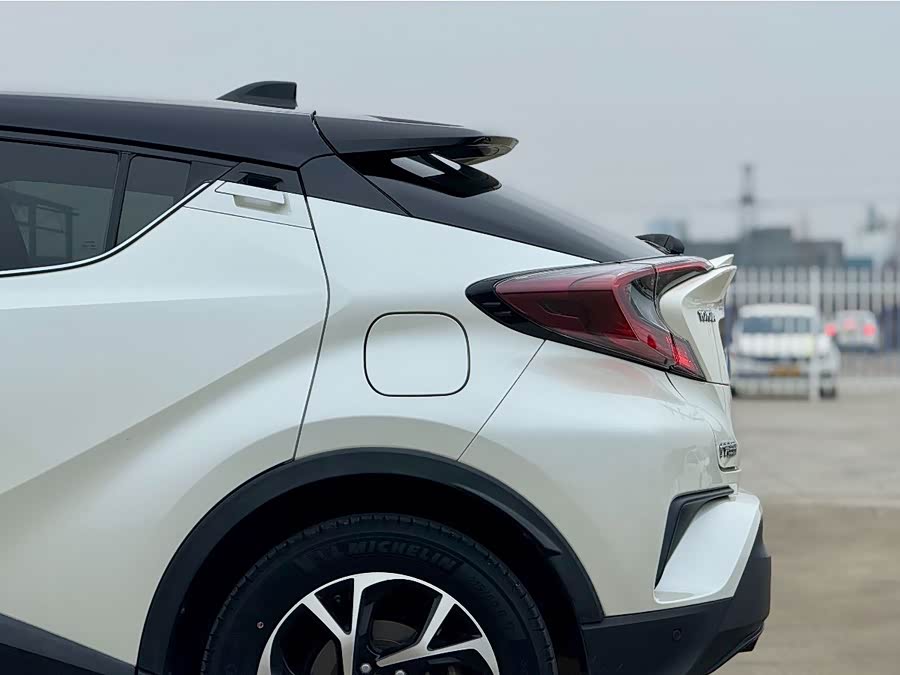 Toyota C-HR 2018 #17 Toyota C-HR 2018 car image #17