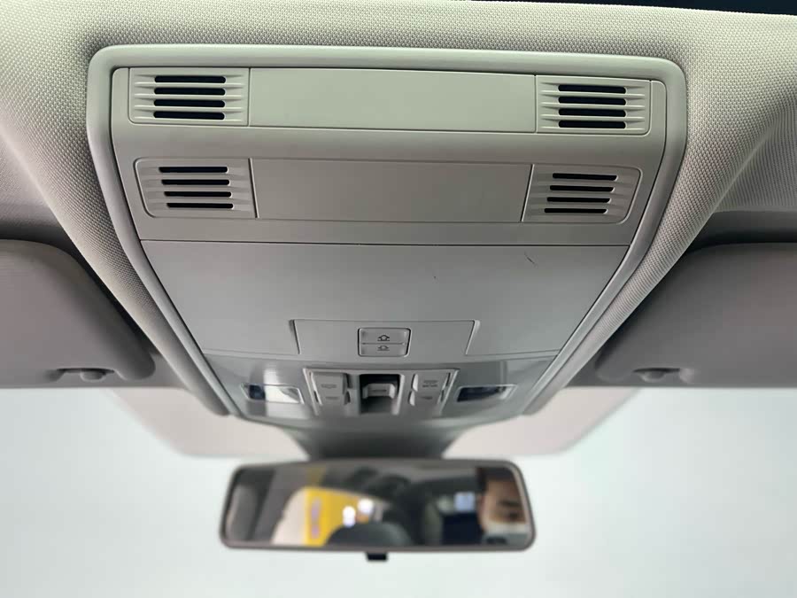 Volkswagen Sagitar 2023 car image #17