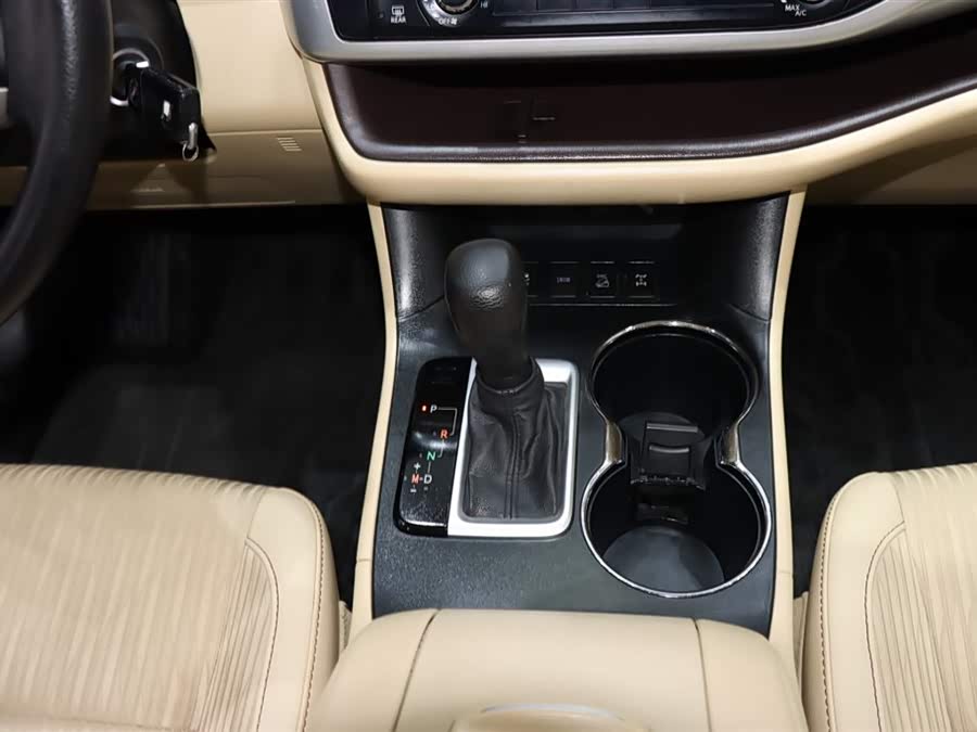 Toyota Highlander 2021 car image #17