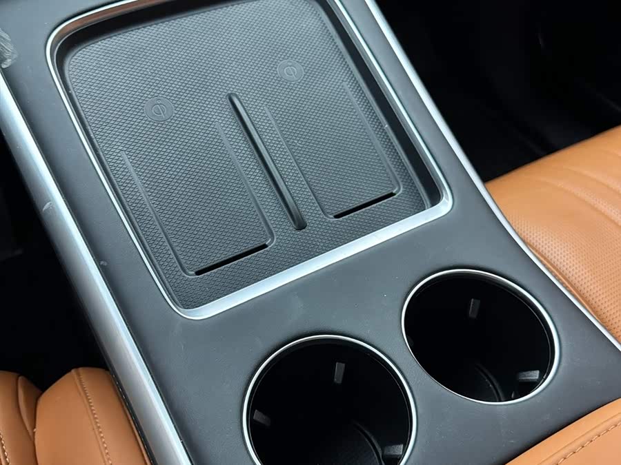 Xpeng G9 2024 car image #17