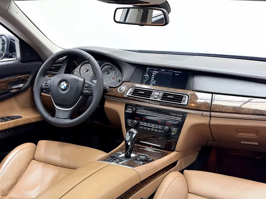 BMW 7 Series 2012 صورة سيارة #17