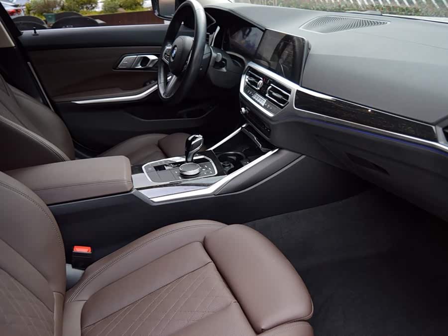 BMW 3 Series 2022 car image #17