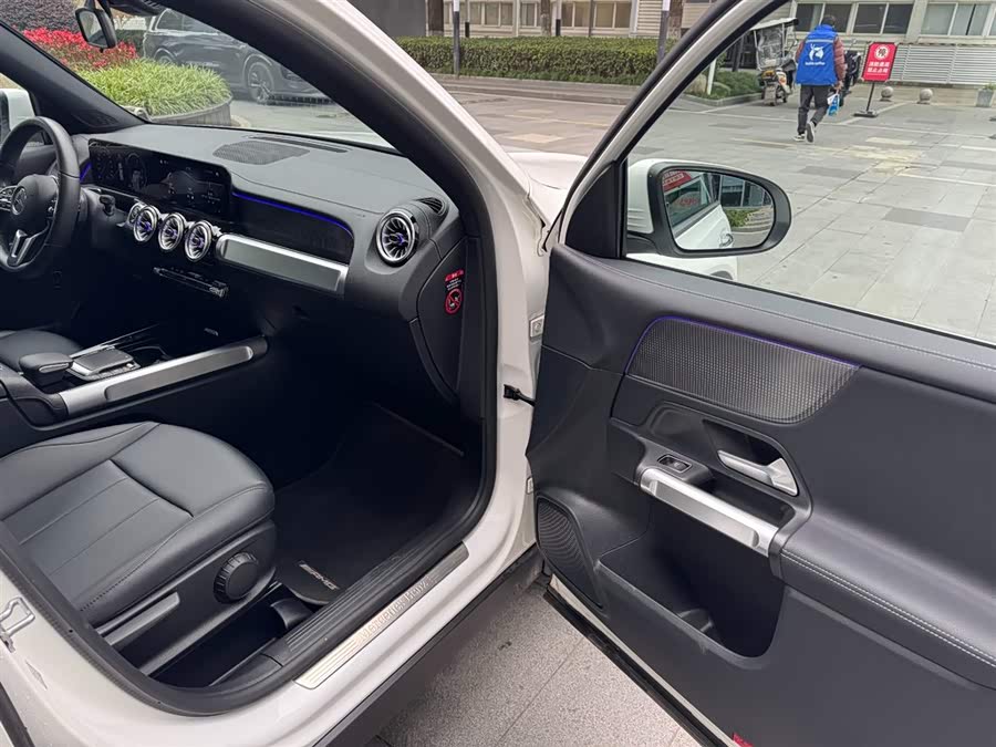 Mercedes-Benz GLB Class 2023 immagine di auto #17