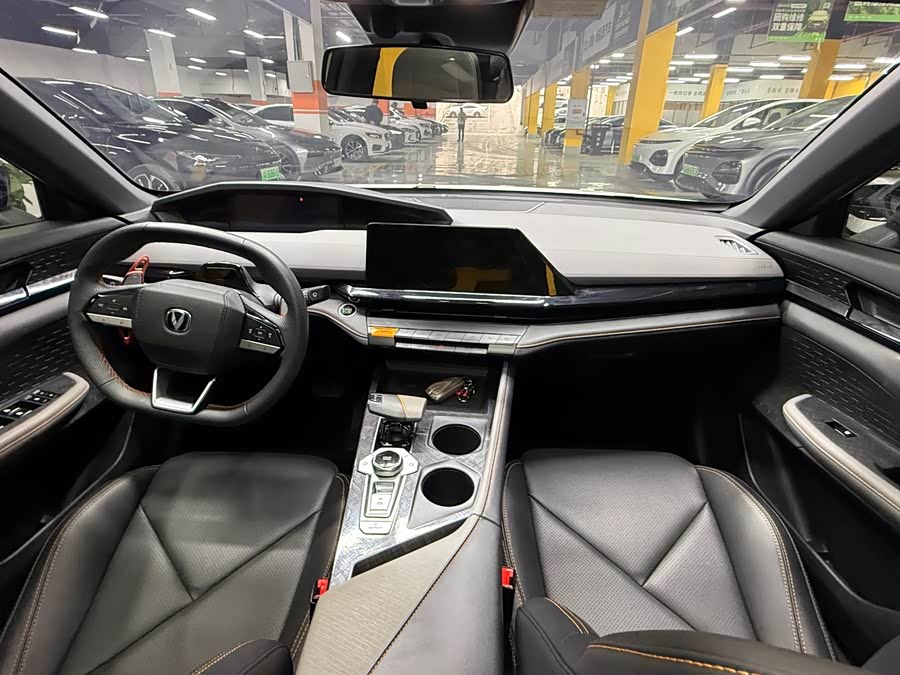 Changan UNI-V 2023 صورة سيارة #17