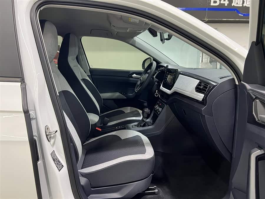 Volkswagen Tharu 2025 car image #17
