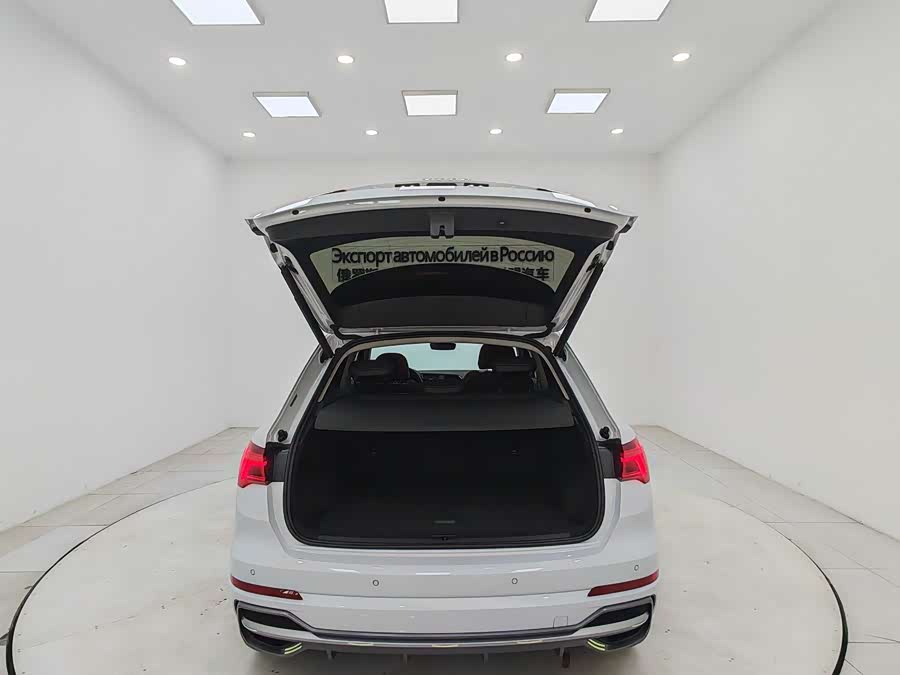Audi Q3 2021 car image #17