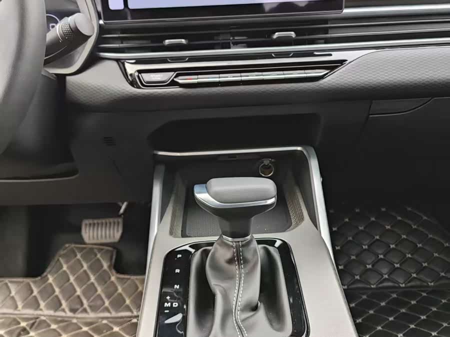 Emgrand 2021 car image #17