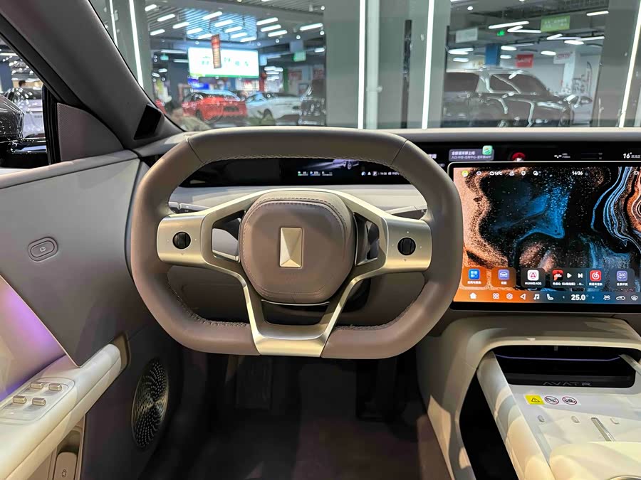 Avatr 06 2025 car image #17