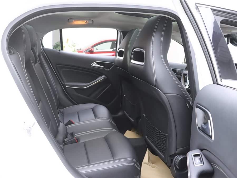 Mercedes-Benz GLA Class 2016 car image #17