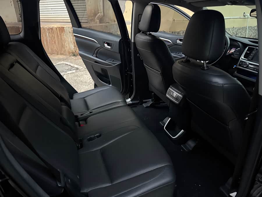 Toyota Highlander 2016 car image #17