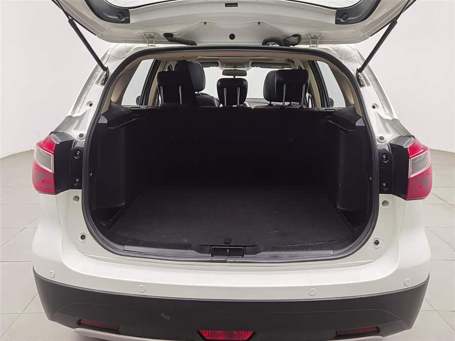 Suzuki S-Cross 2015 صورة سيارة #17