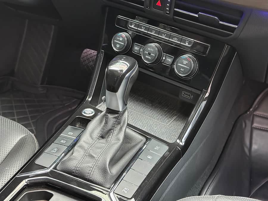 Volkswagen Passat 2018 car image #17