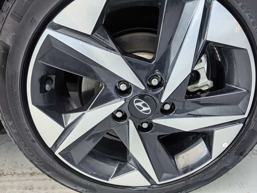 Hyundai Elantra 2023 car image #17