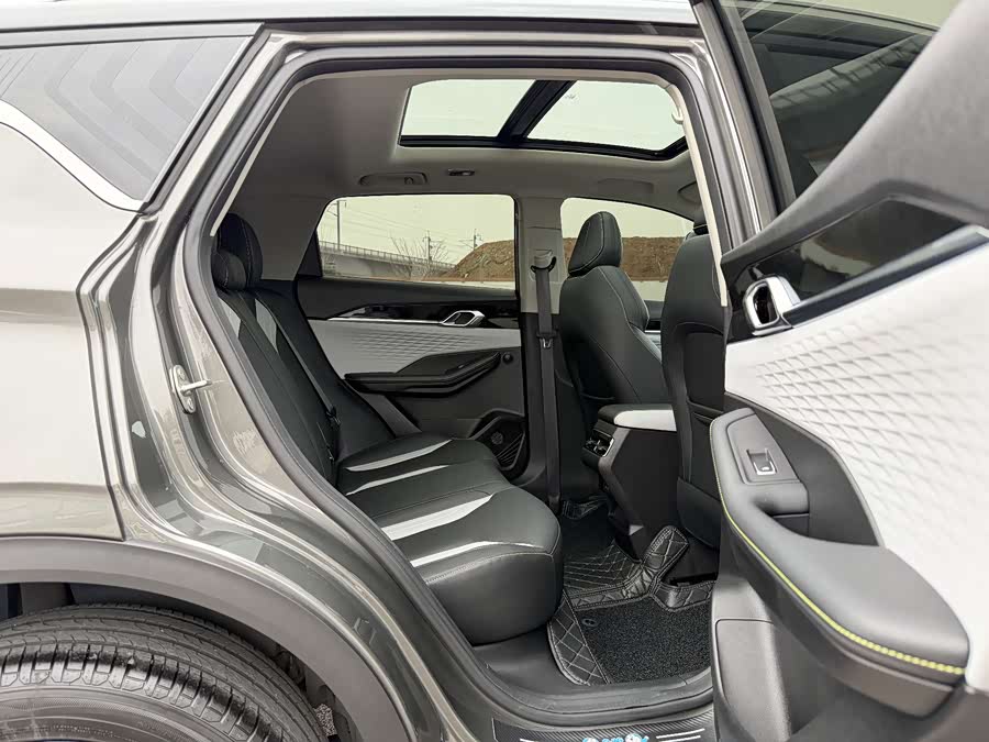 GEELY Coolray 2022 car image #17