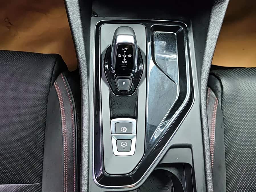 Lynk & Co 02 2019 car image #17