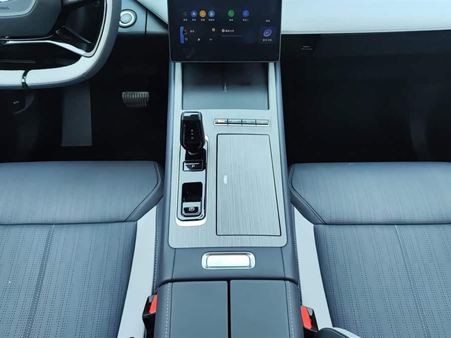 GEELY Boyue L 2024 car image #17
