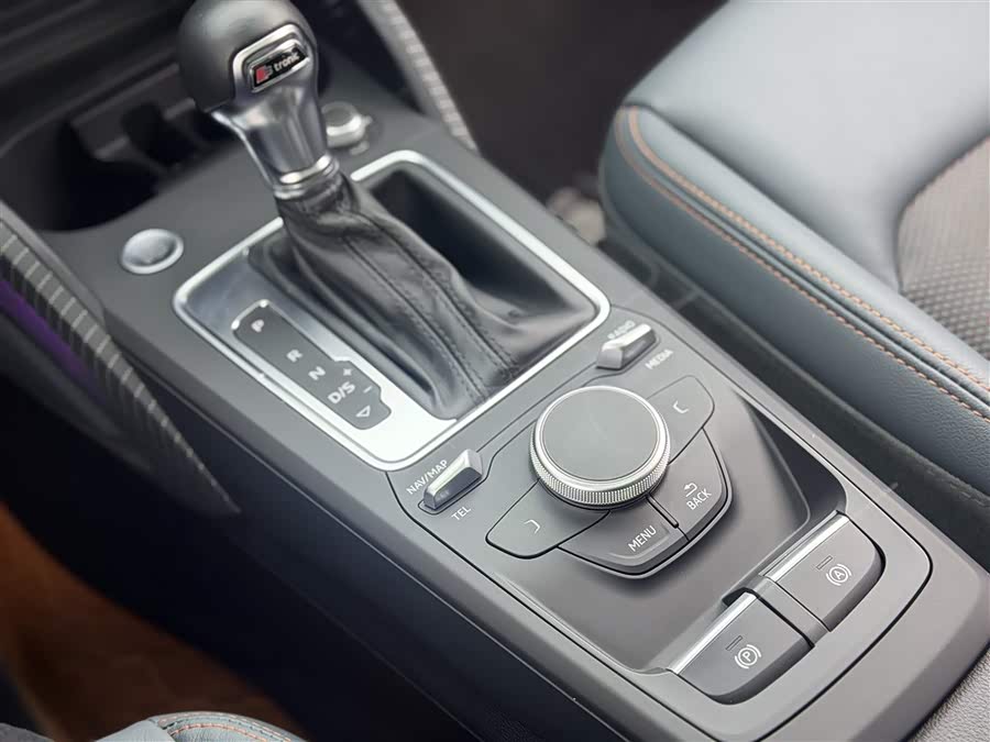 Audi Q2L 2020 car image #17