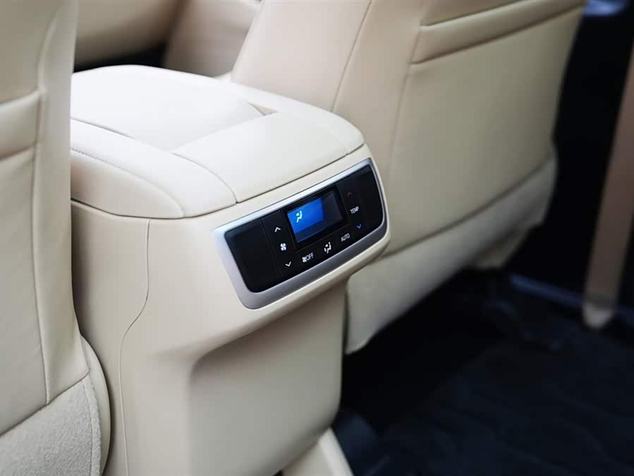 Toyota Highlander 2018 image de voiture #17