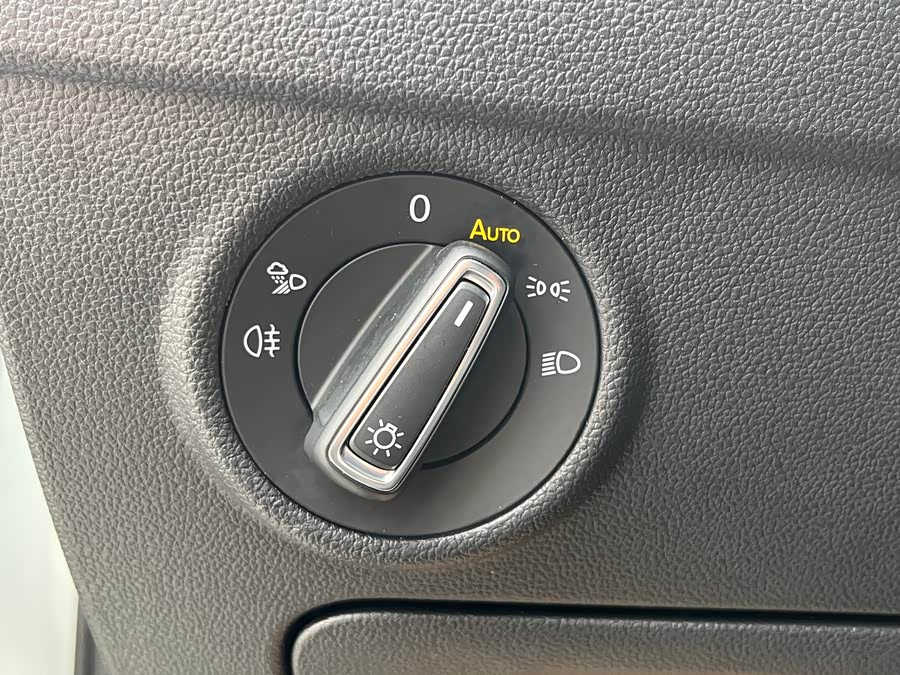 Volkswagen Tiguan L 2021 car image #17