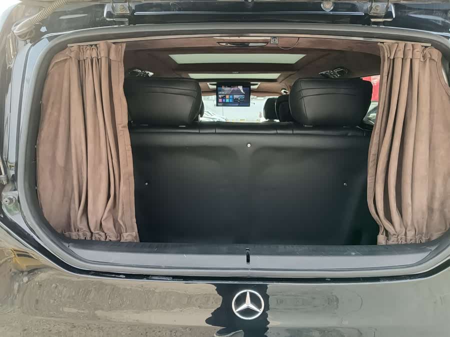 Mercedes-Benz V Class 2018 car image #17