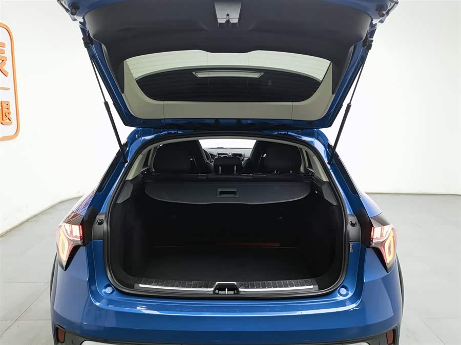 Lynk & Co 02 2018 car image #17