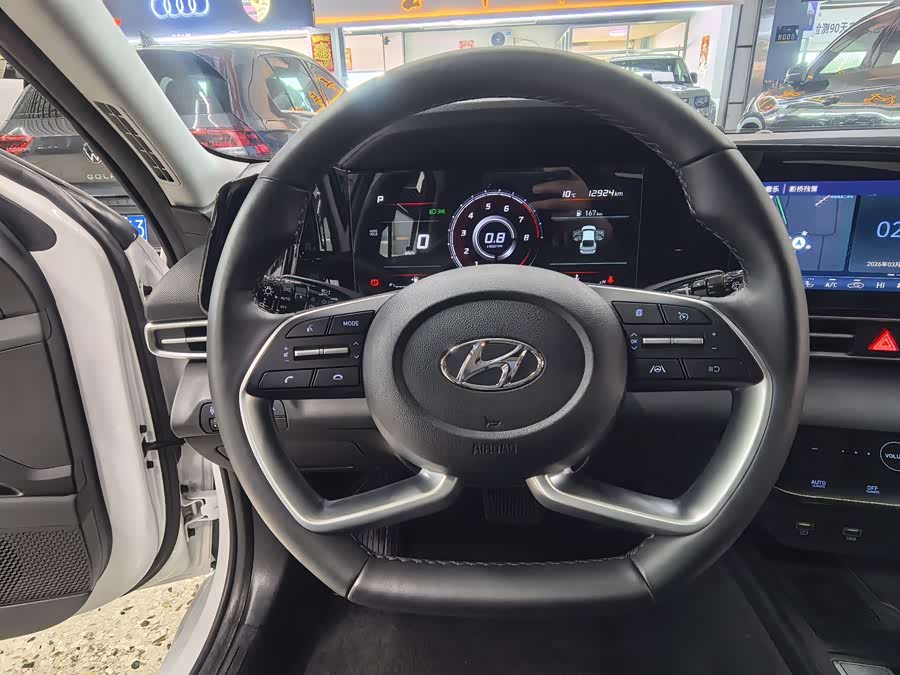 Hyundai Elantra 2023 immagine di auto #17