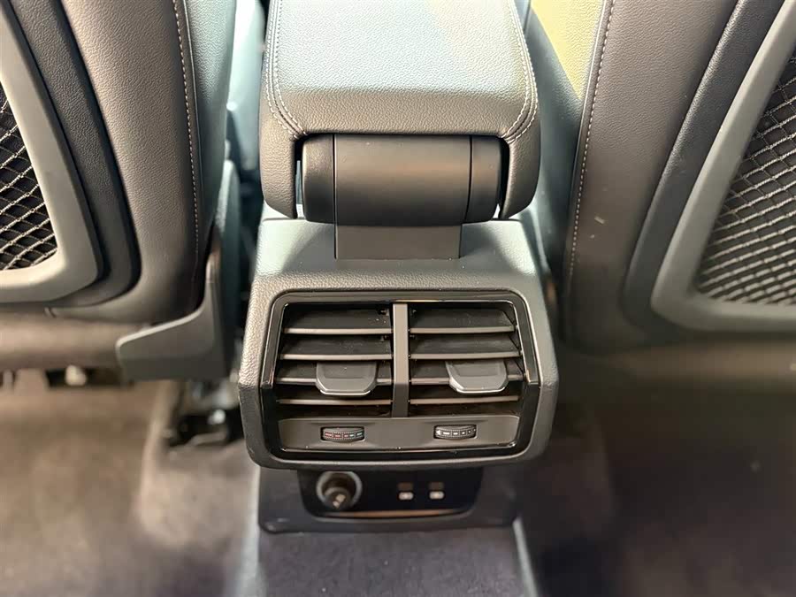Audi Q3 2023 car image #17
