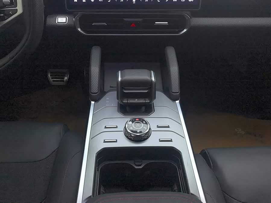 Jetour Traveller 2024 car image #17