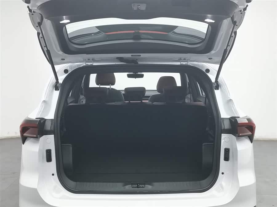 Jetour X70 PLUS 2023 car image #17