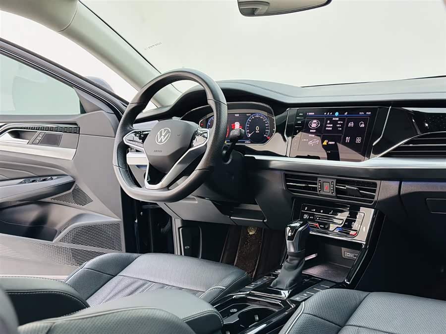 Volkswagen Passat 2023 صورة سيارة #17