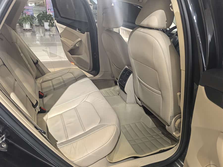 Volkswagen Passat 2013 صورة سيارة #17