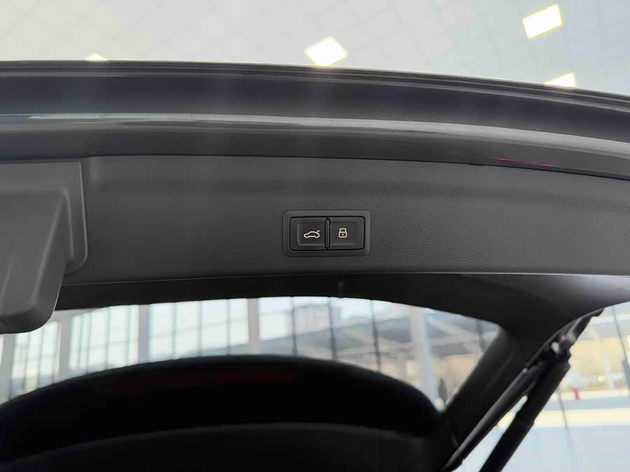 Audi Q3 2021 car image #17