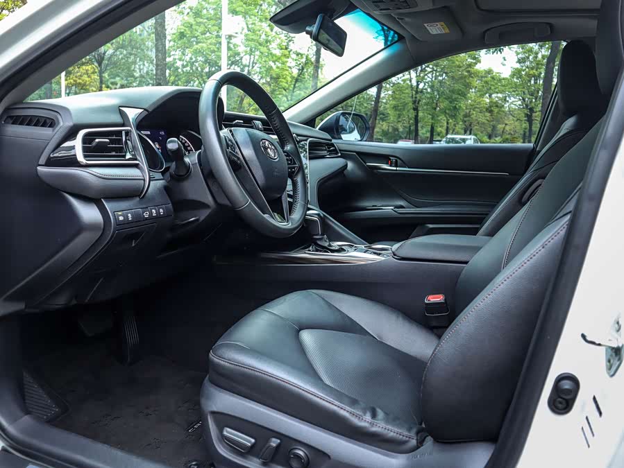 Toyota Camry 2020 car image #17