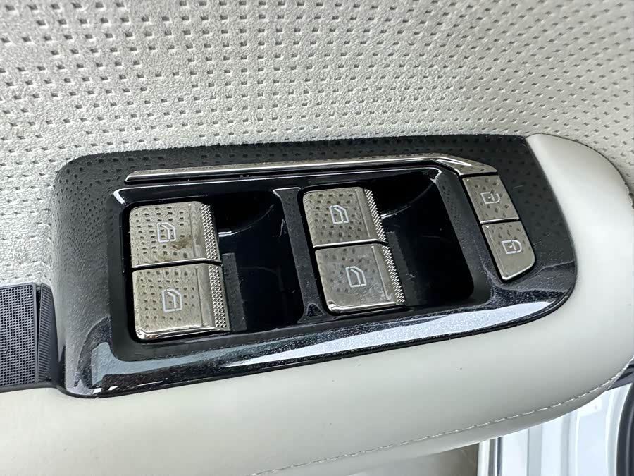 Zeekr 7X 2024 car image #17