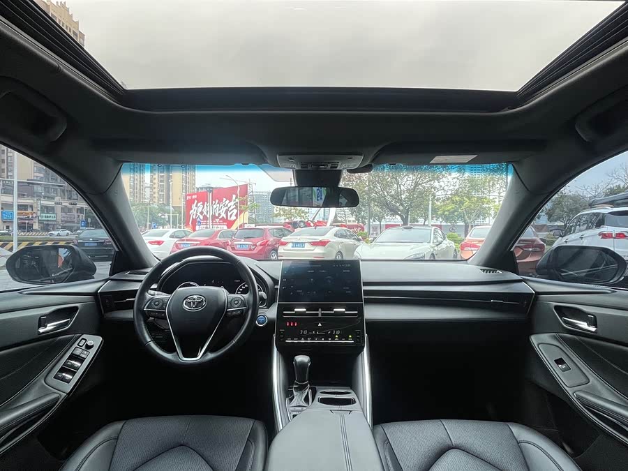 Toyota Avalon 2023 car image #17