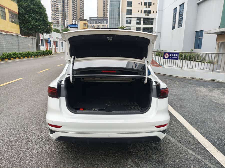 Emgrand 2022 car image #17