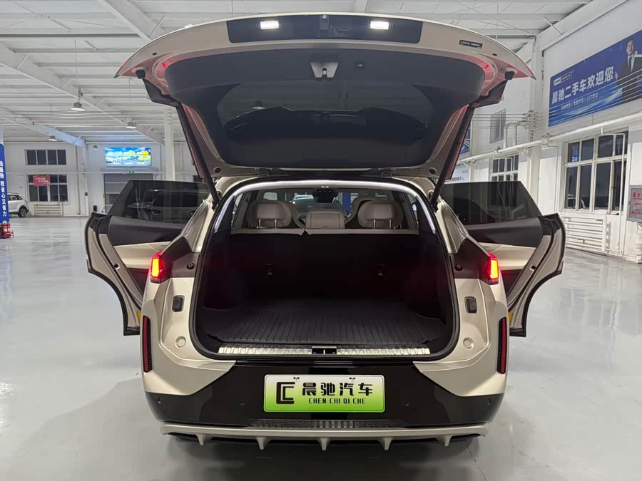 Lynk & Co 08 EM-P 2023 car image #17
