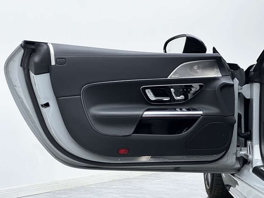 Mercedes-Benz 2025 car image #17