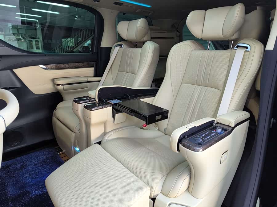 Toyota Vellfire 2022 car image #17