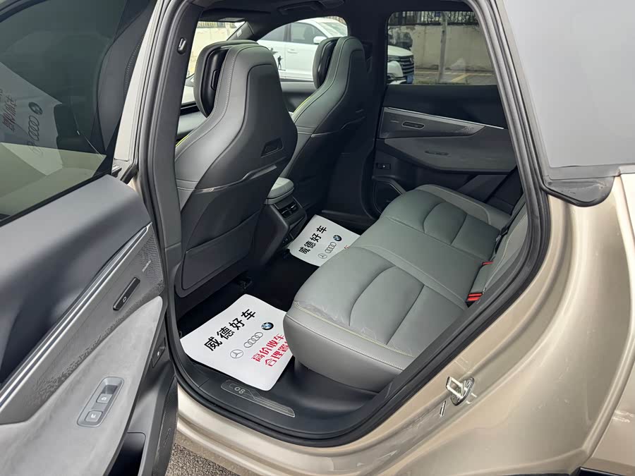 Lynk & Co 08 EM-P 2024 car image #17