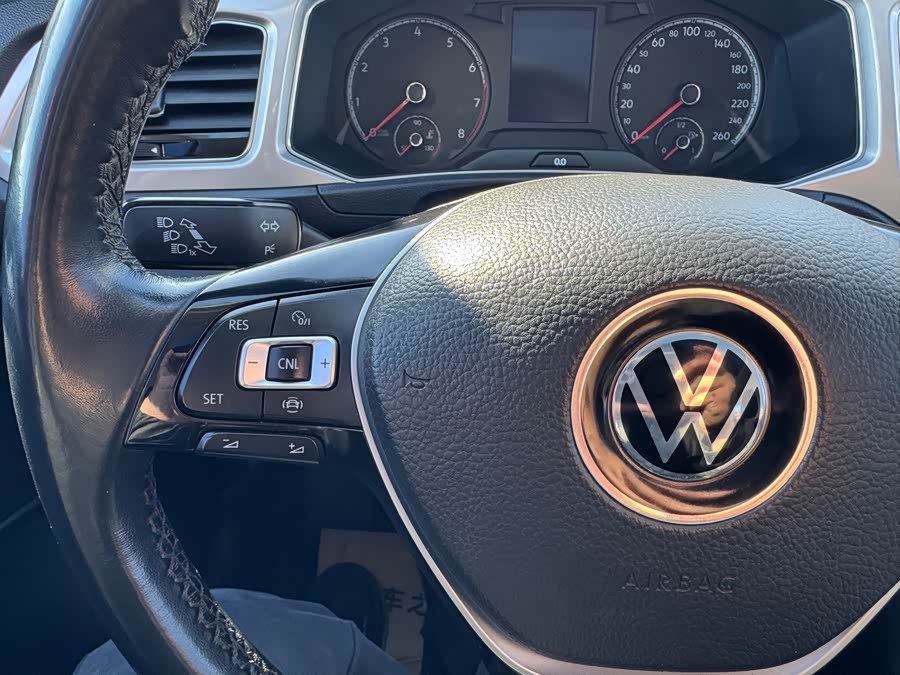 Volkswagen T-Roc 2023 car image #17
