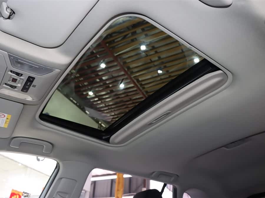 Toyota RAV4 2019 car image #17